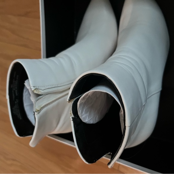 Elegant white leather boots - Picture 4 of 8